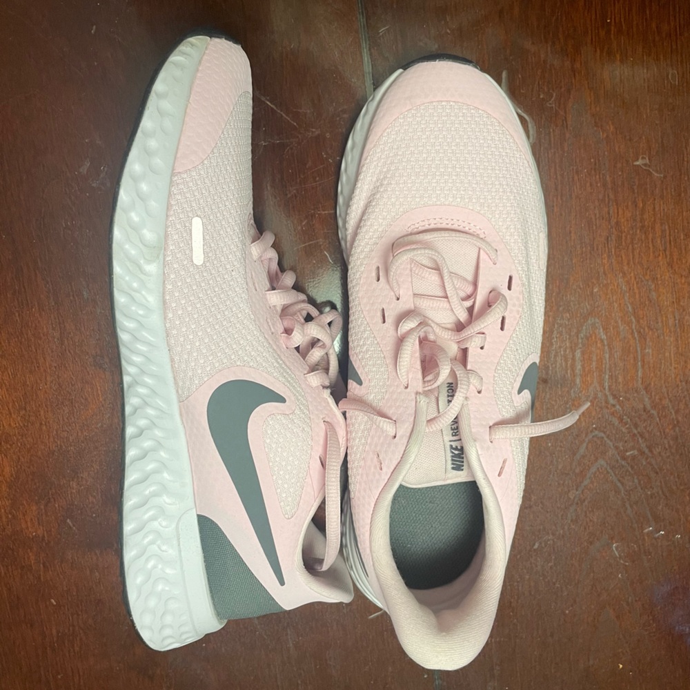 Nike Revolution Pink